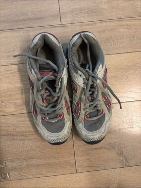 Montrail Hardrock Woman’s Gray and Burgundy Trail Running shoe
